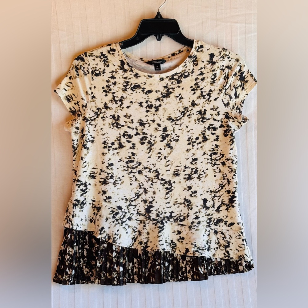 Simply Vera Women's Black and Cream Asymmetric Top  Size Medium